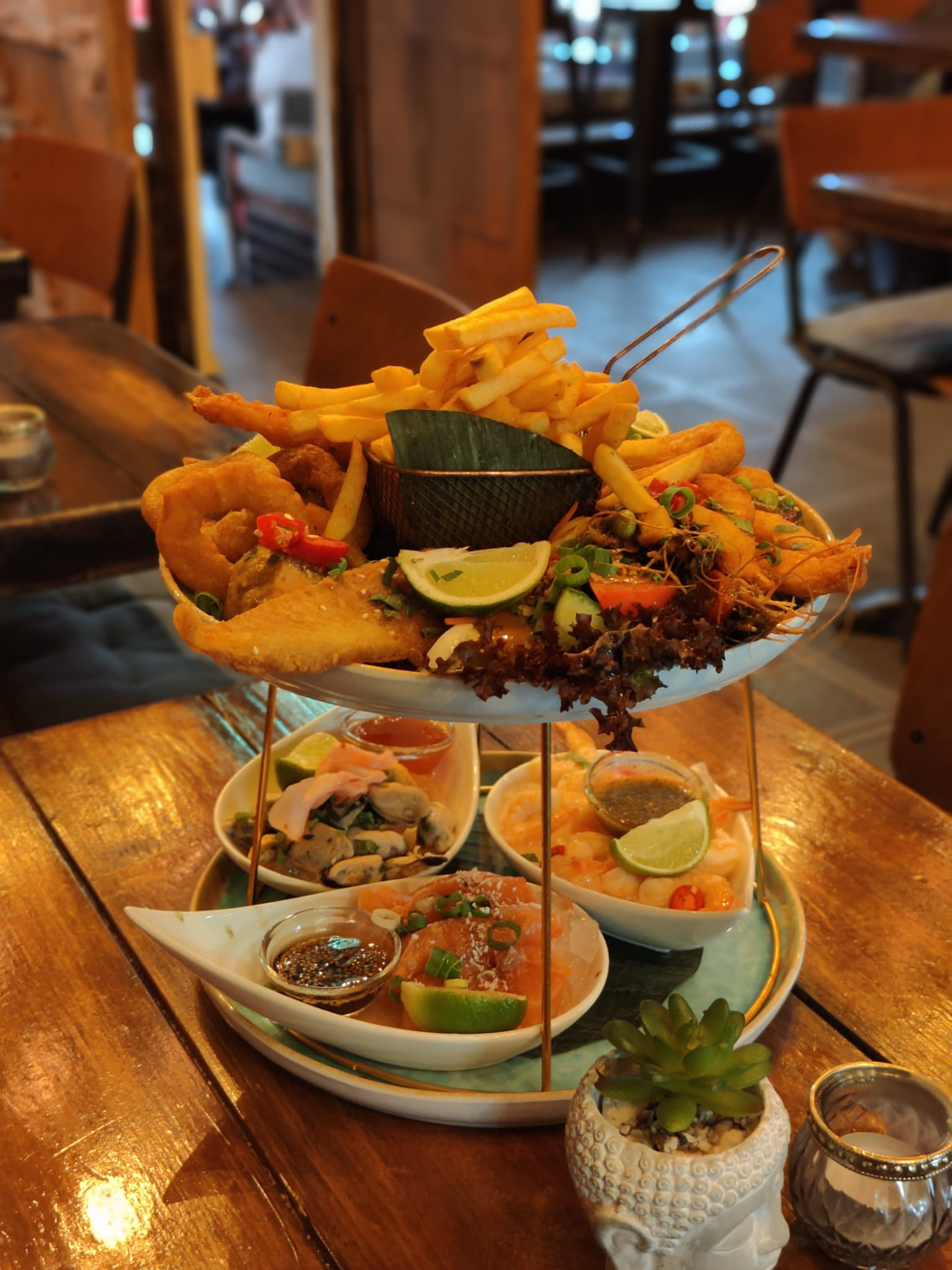 Seafood platter etagère bij Koco Bistro