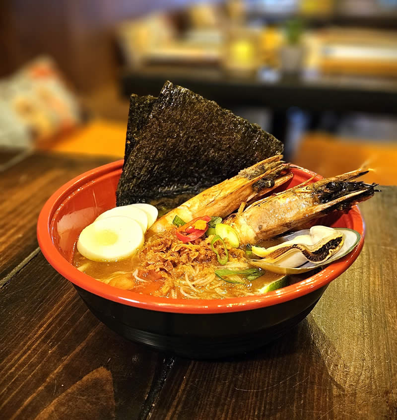 Noodlesoep met gamba's en nori bij Koco Bistro