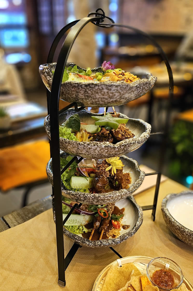 Etagère vol Asian streetfood bij Koco Bistro