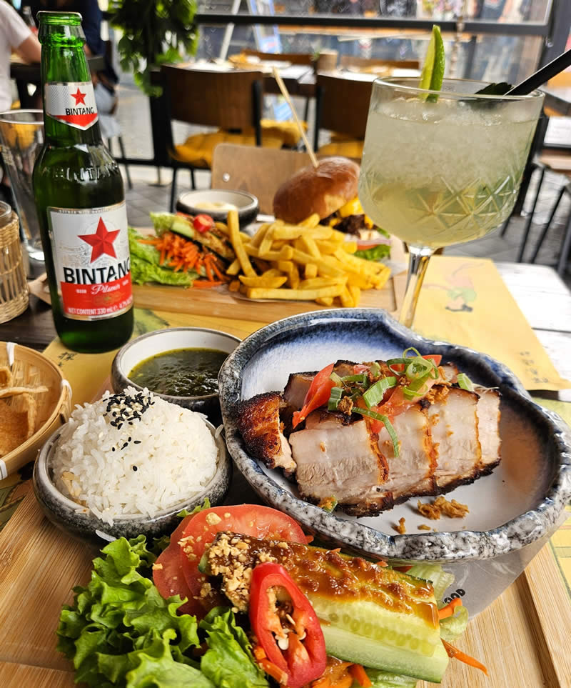 Crispy pork met rijst en Bintang